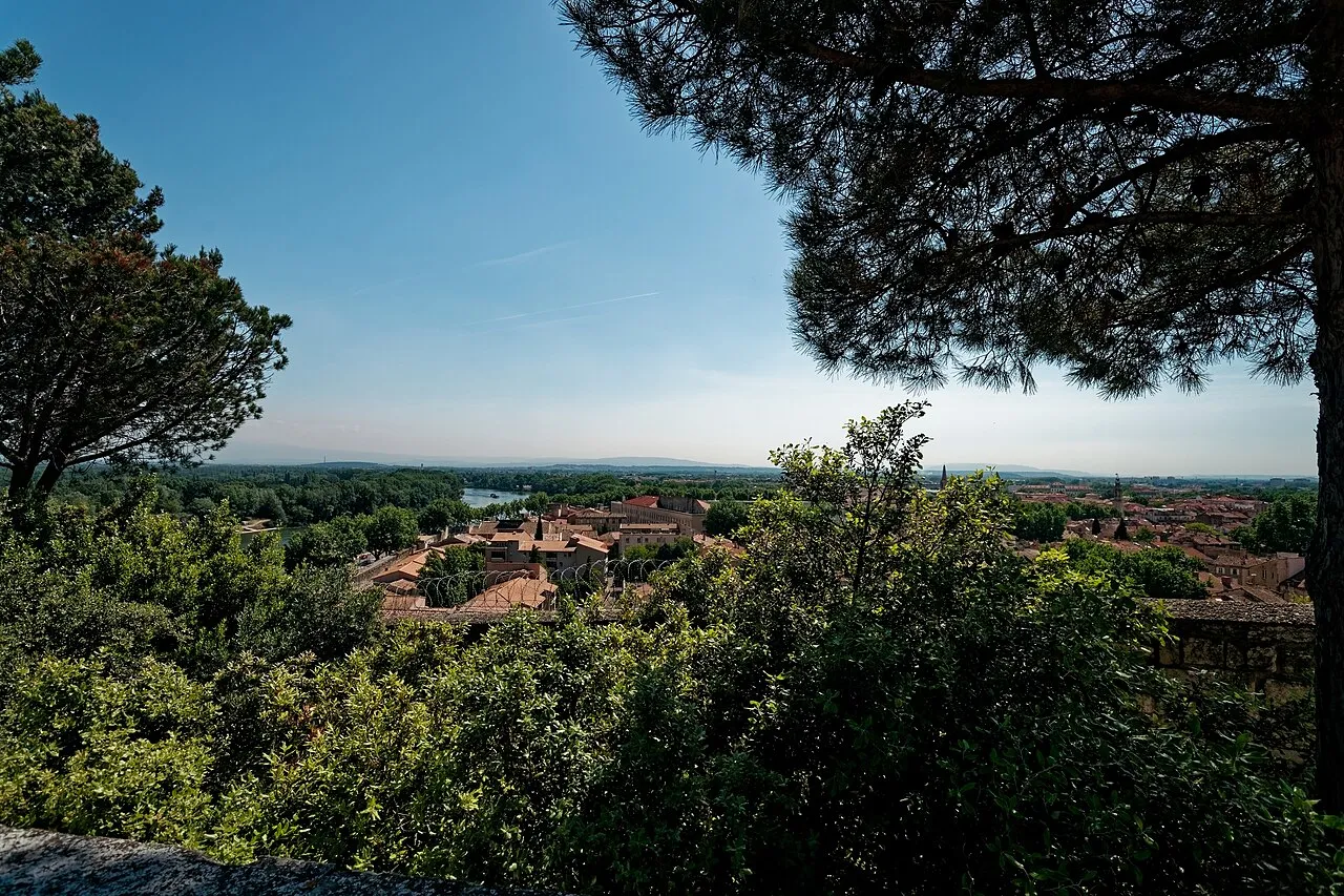 Jardin des Doms au coucher du soleil : le rituel local — Avignon - Jardin des Doms (Rocher des Doms) - Panorama View over the river Rhône valley 02