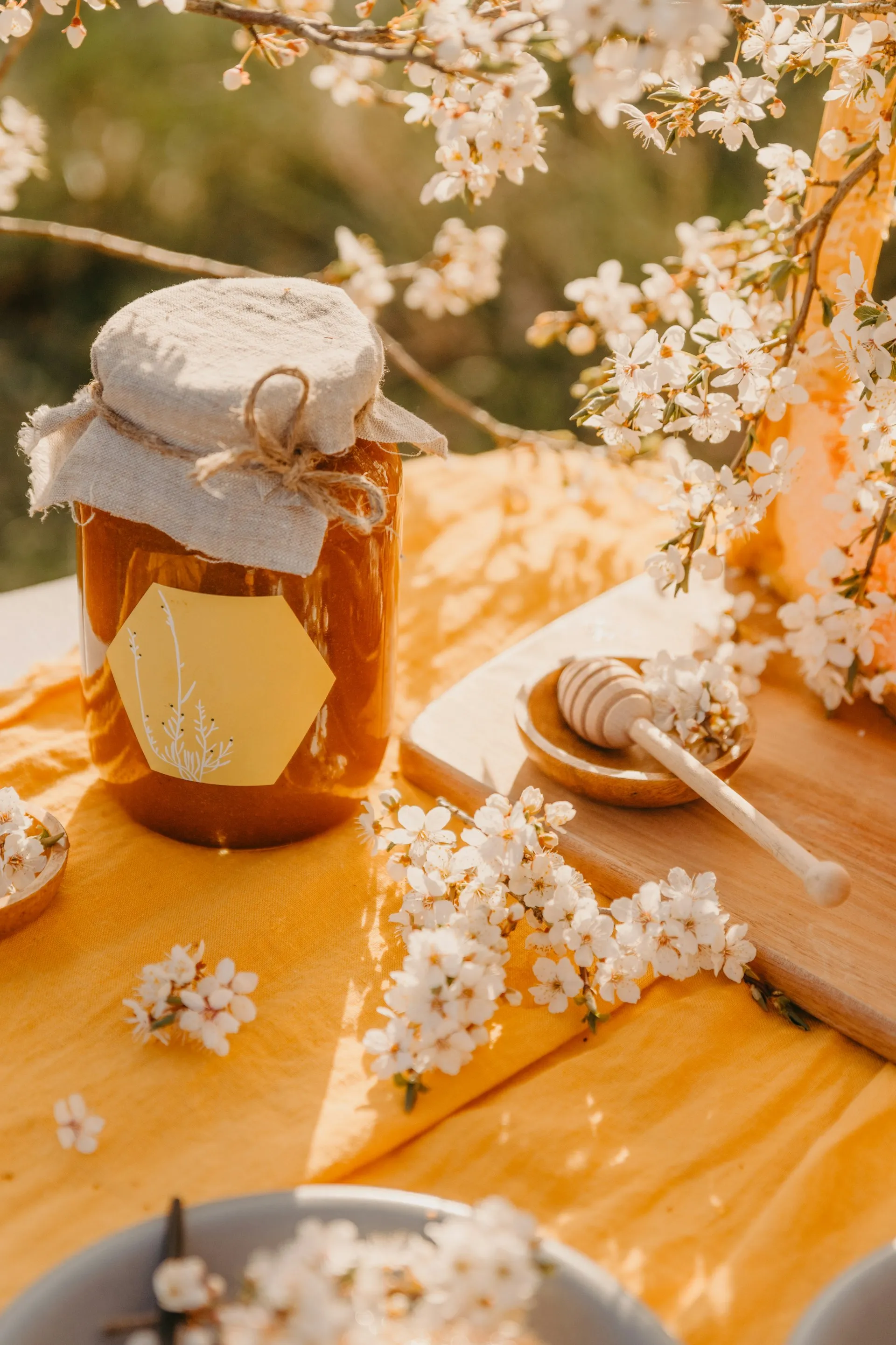 Pot de miel de lavande de Provence avec bouquet de lavande fraîche, pour recettes provençales