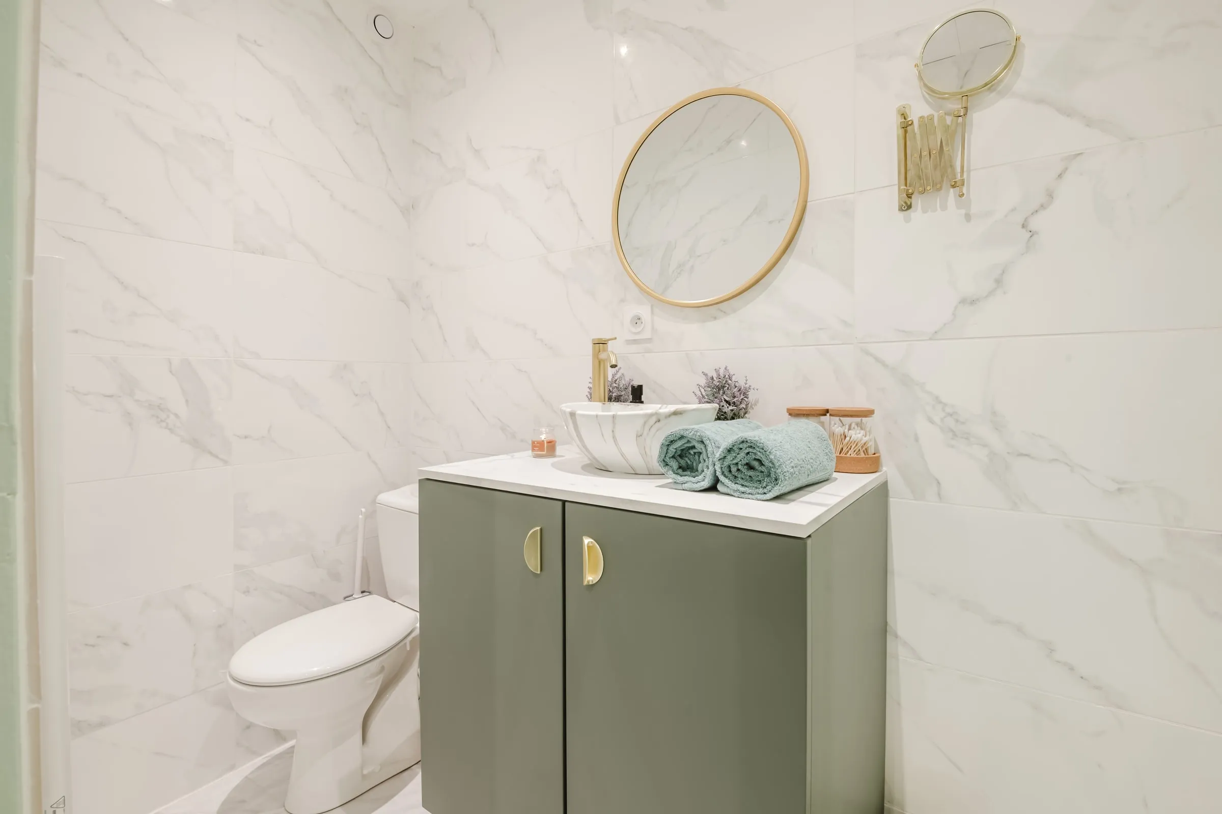 Lavande Évasion — Salle de bain en marbre